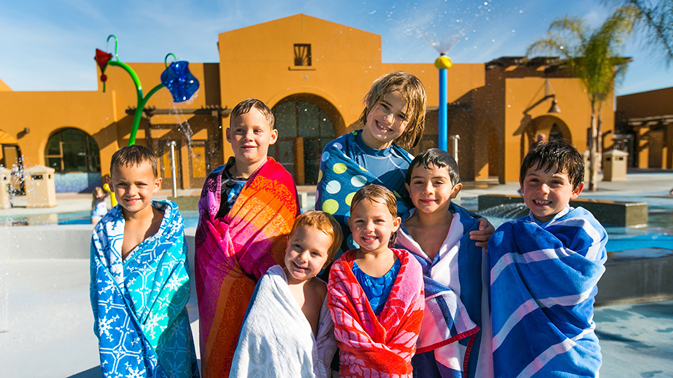 Kids at Alga Norte pool