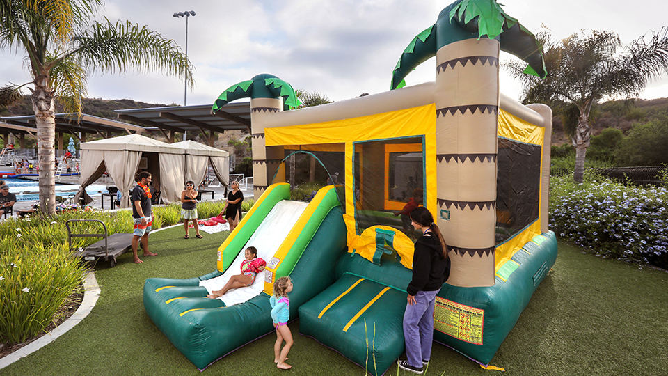 aloha plunge bounce house